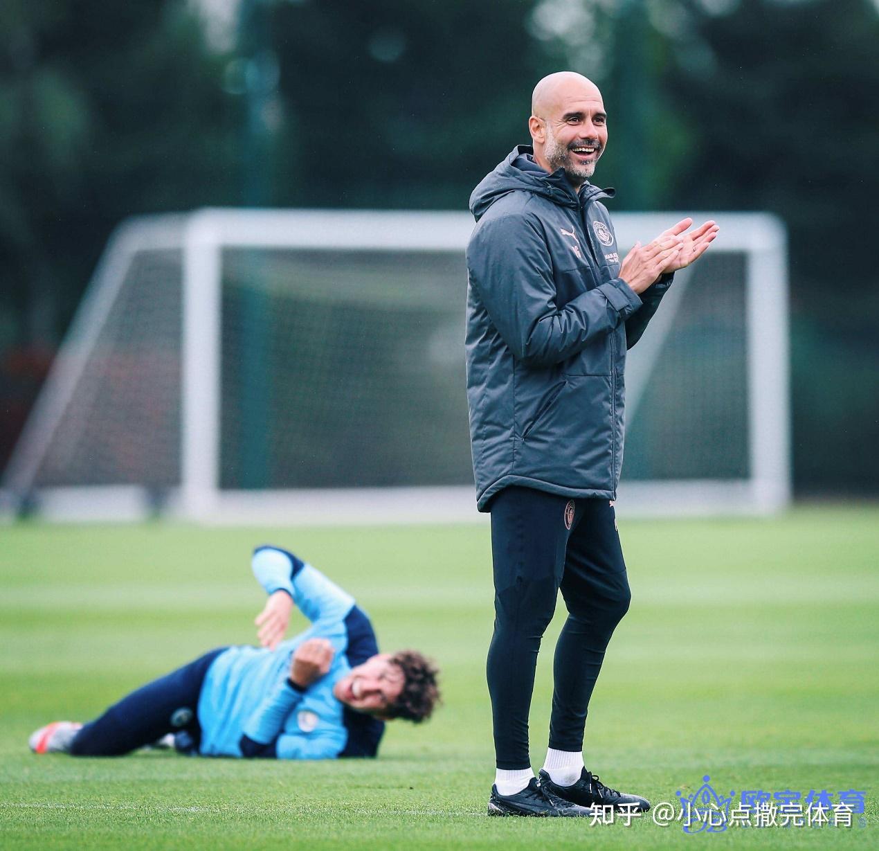 开云体育下载-埃因霍温训练开放日，窗口期刷新队史纪录引欢呼，英超在即，资深球员宣示担当的简单介绍