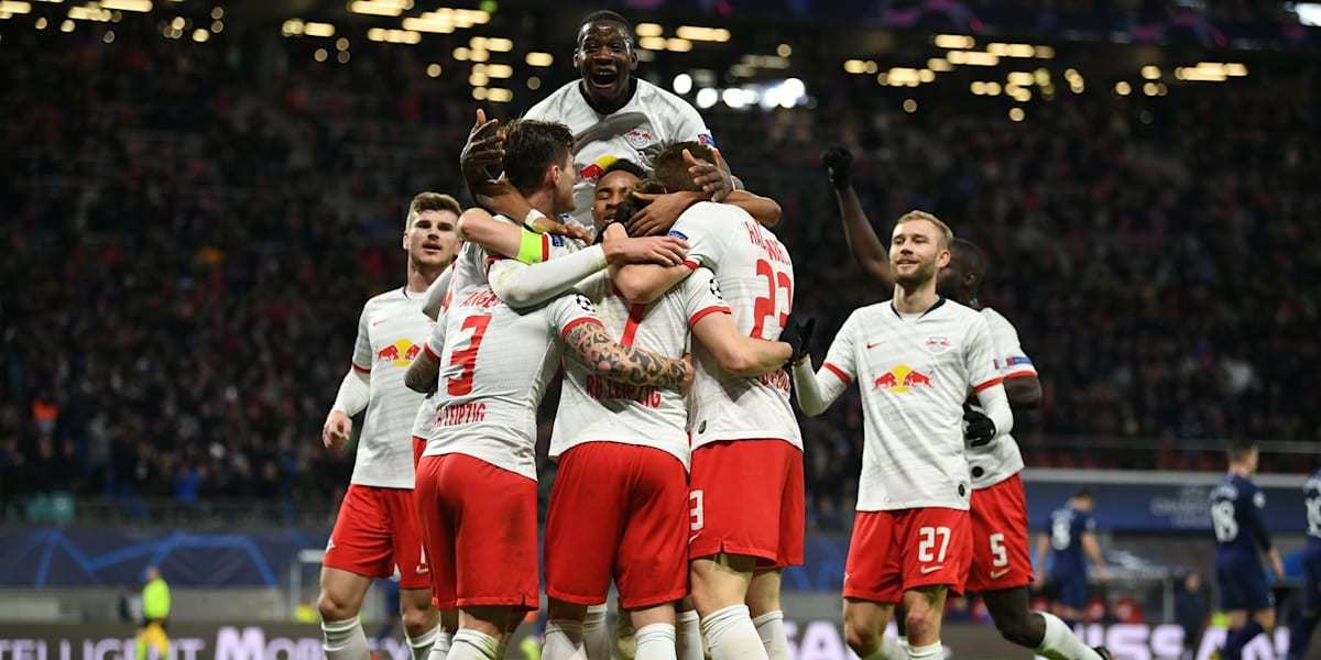 开云-上海申花训练开放日，关键时刻豪取连胜引欢呼，德国杯在即，阵容厚度经受考验(上海申花今天新闻)