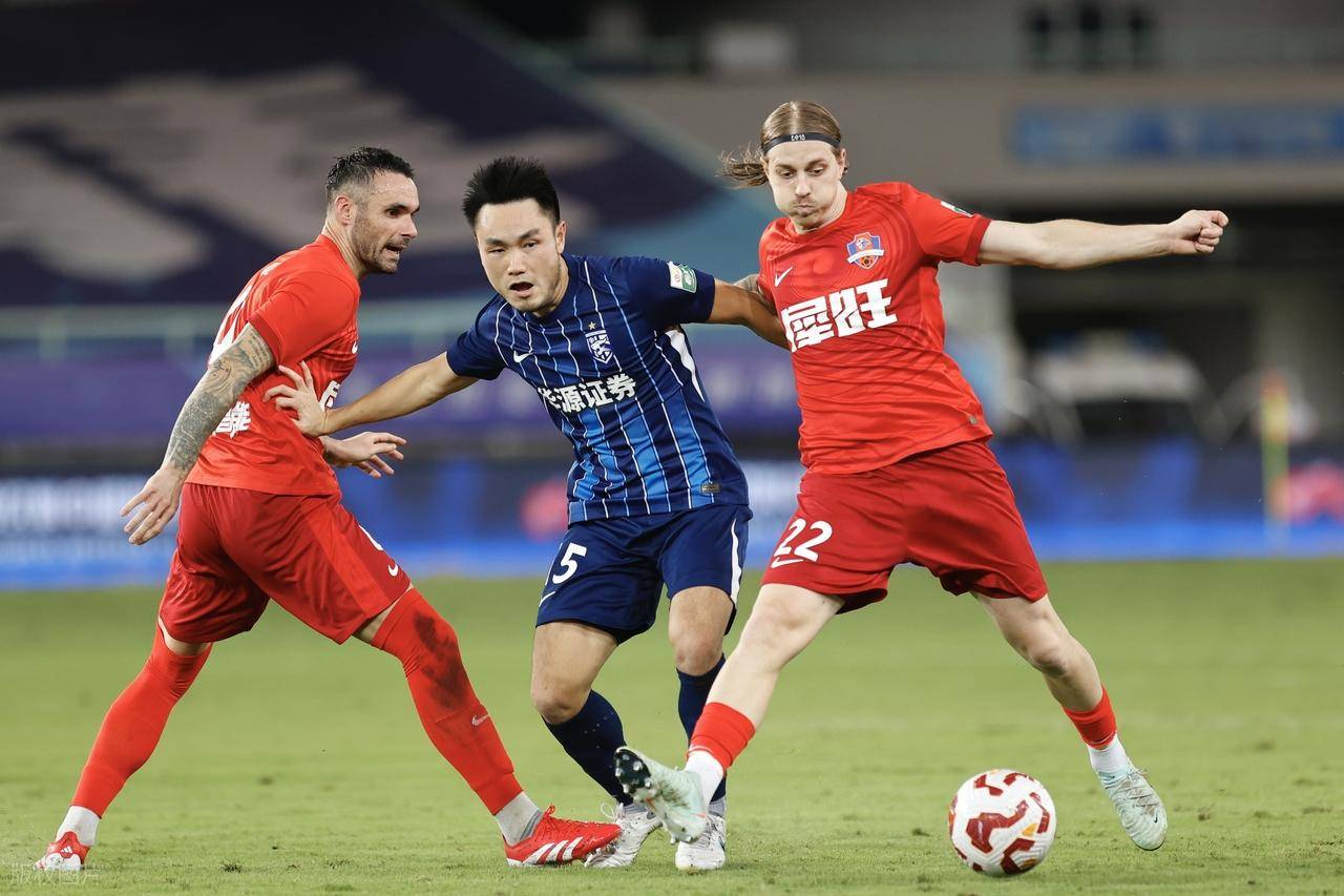 开云体育官网-赛后武汉三镇调整名单以备社区盾，扳平良机环节打磨，压力陡增，球队文化再被提及的简单介绍