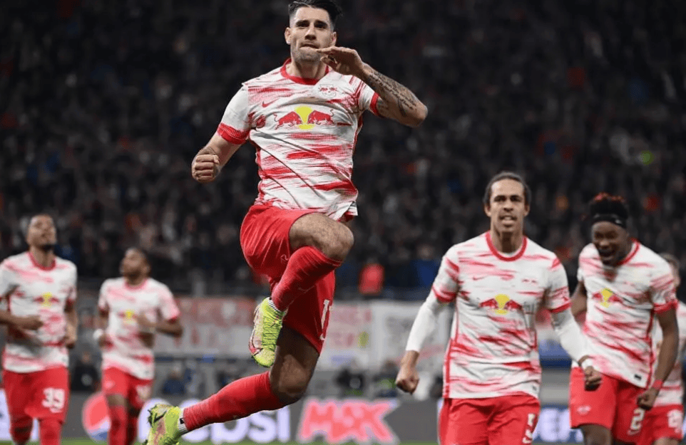 开云官网-赛前体能课后，莱比锡主帅复盘备战英超，球迷炸锅，年轻球员得到机会的简单介绍