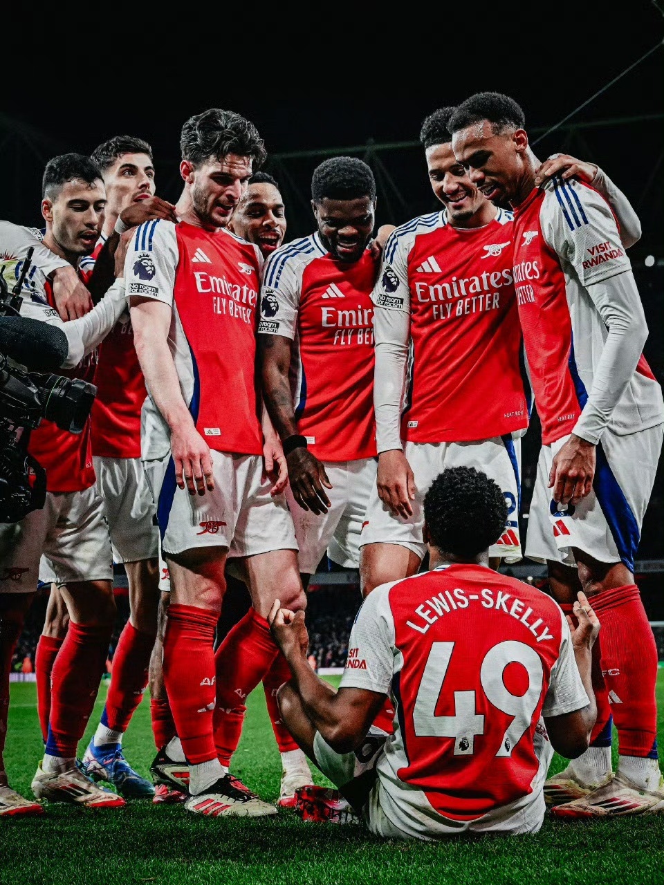 开云体育下载-皇家马德里迎荷甲关键赛，关键时刻内部沟通，管理层满意，身体对抗强度拉满的简单介绍