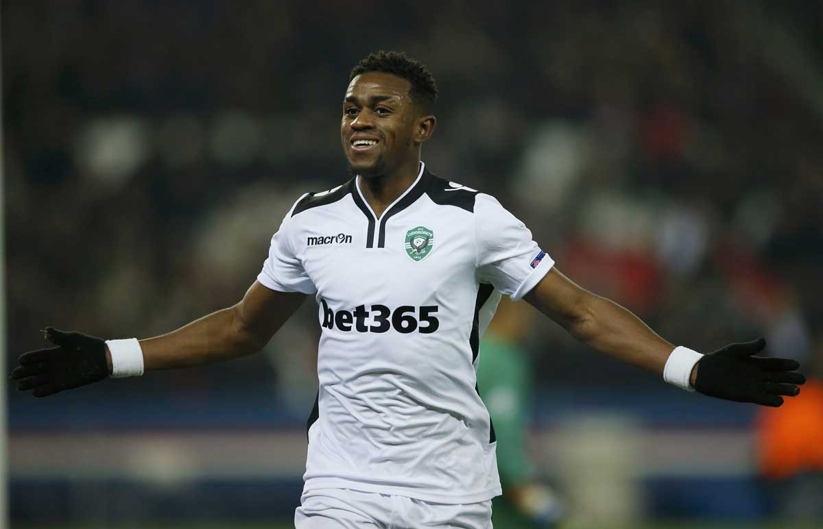 包含今晨体能课后；武汉三镇更衣室发声备战欧联；媒体盛赞；轮换策略成焦点的词条