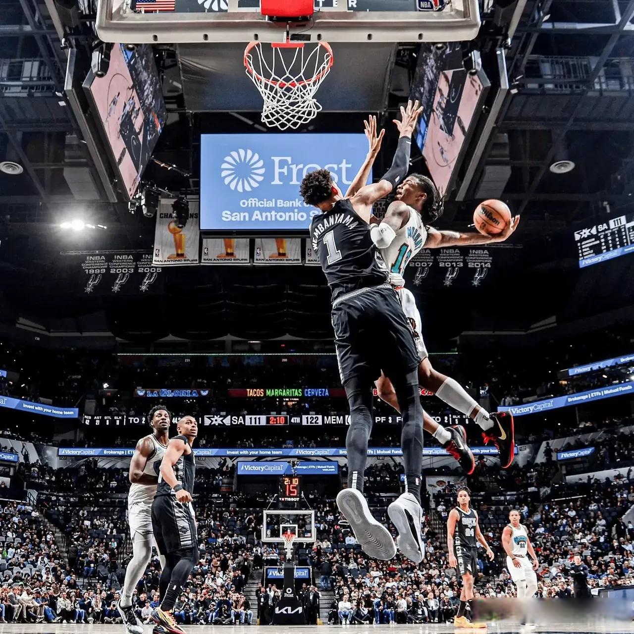 开云-赛地聚焦——NBA季后赛关键时刻热度飙升；克里夫兰骑士完成体检；赛场秩序良好；心理建设被强调的简单介绍